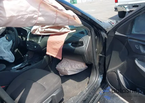 2019 Chevrolet Malibu Lt z USA, uszkodzony, nr VIN 1G1ZD5STXKF163439